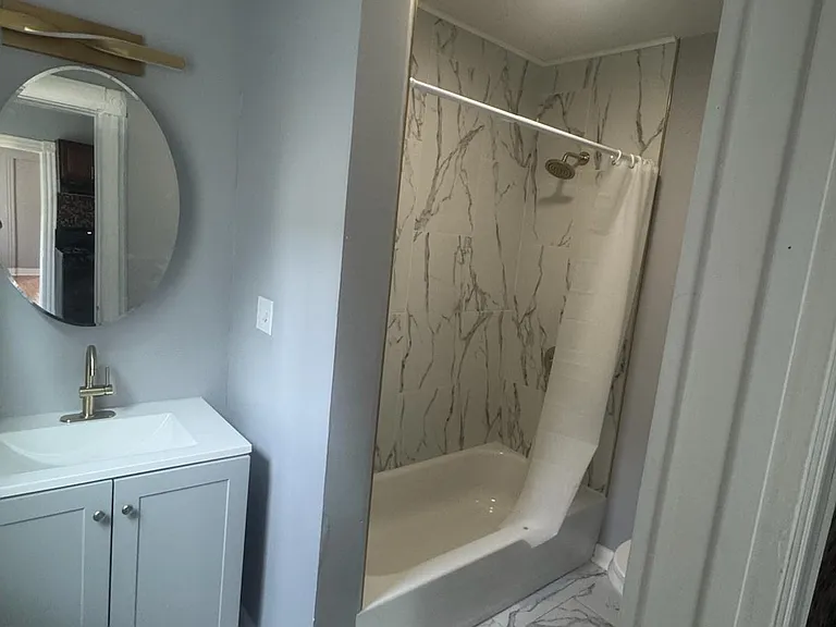 1079 Kossuth St #2 — Photo 3