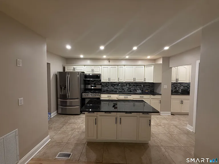 1440 N Main St — Photo 2
