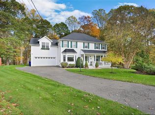 84 Sunnycrest Rd, Trumbull, CT 06611