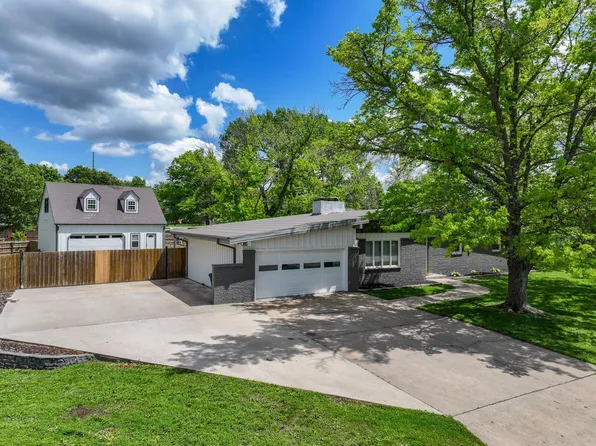 1844 N Chelsea Dr, El Dorado, KS 67042