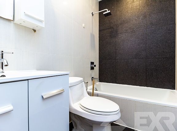 5th image of 274 Jefferson St #3FF
