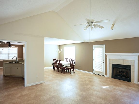 4th image of 37 Summerset Ct