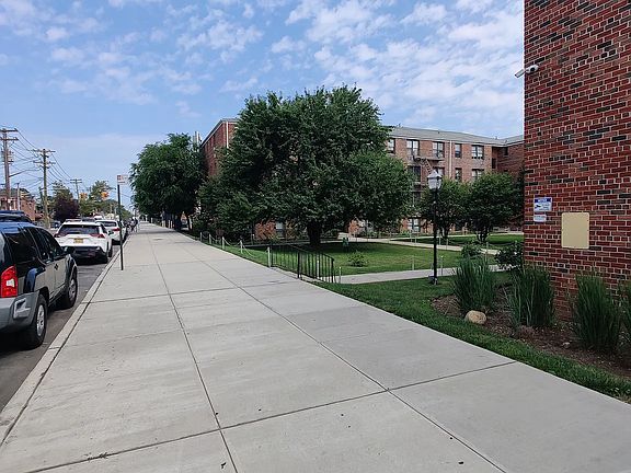 4th image of 1001 E 108th St