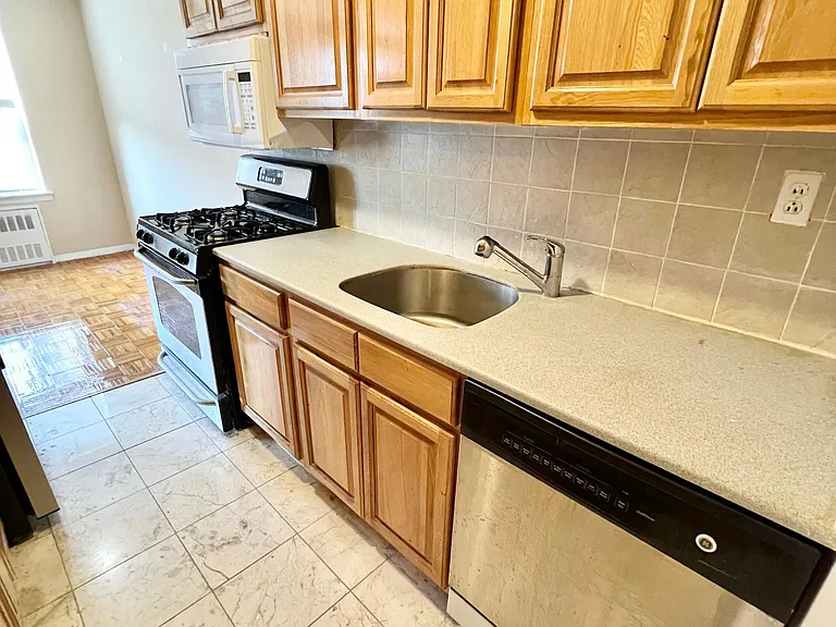 4430 Douglaston Pkwy #3K — Photo 13