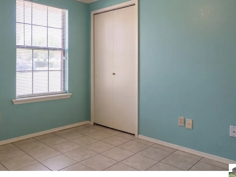 2404 Fieldstone Dr — Photo 8