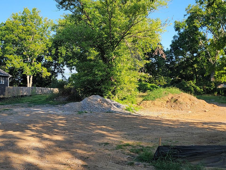 2nd image of 1907 Ashton Ave