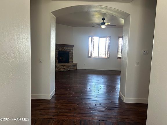 3rd image of 2104 Lakewood Dr