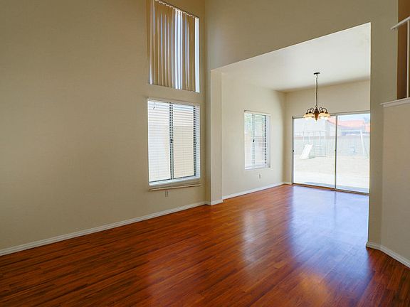 4th image of 4233 Nashville St