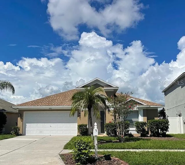 3 bed, 2.0 bath, 2024 sqft, $2,600 — Photo 2