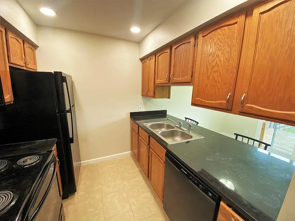 3 bed, 1.5 bath, 1444 sqft, $1,400 — Photo 3