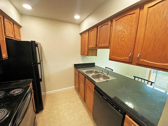3rd image of 3903 Pfeiffer Ct