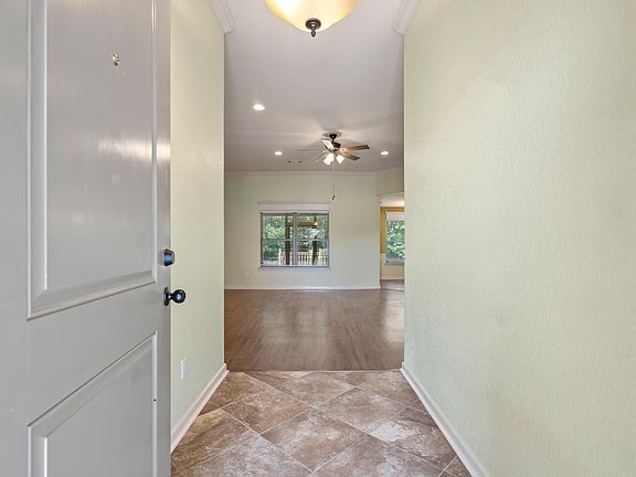 5th image of 137 Cambridge Dr