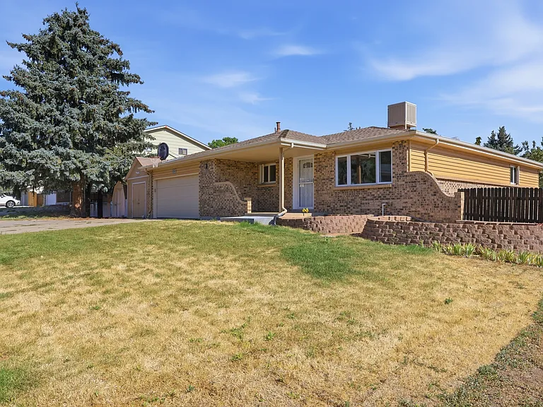 122 Helena Cir — Photo 30