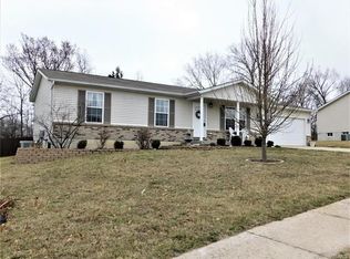 12 Stonegate Dr, Troy, MO 63379
