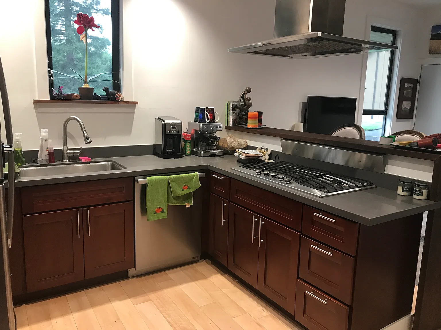 92 Cypress Ave — Photo 2