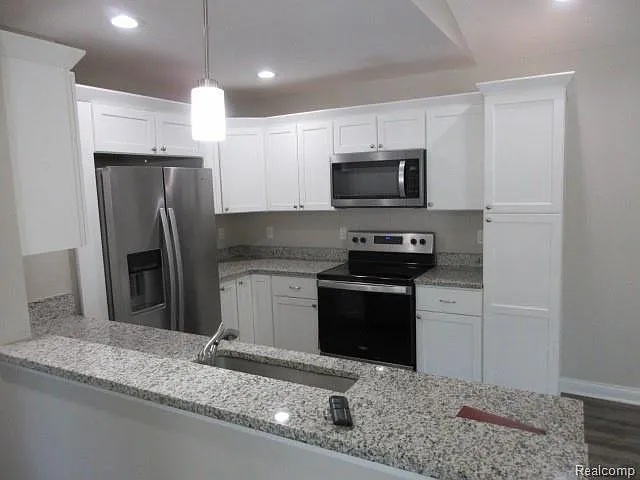 3 bed, 2.0 bath, 1612 sqft, $2,200 — Photo 3
