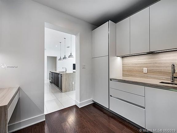 5th image of 824 Anastasia Ave