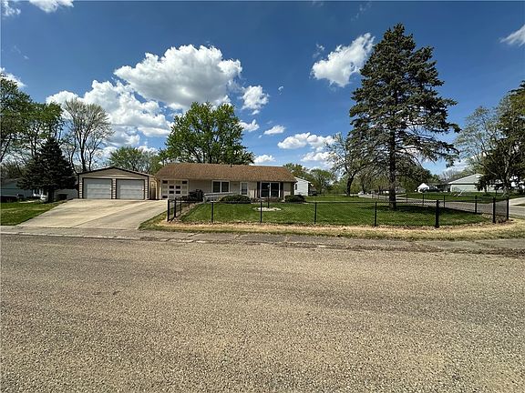 2nd image of 807 Hillside Dr