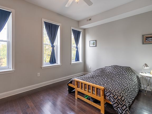 5th image of 209 East Mount Royal Ave