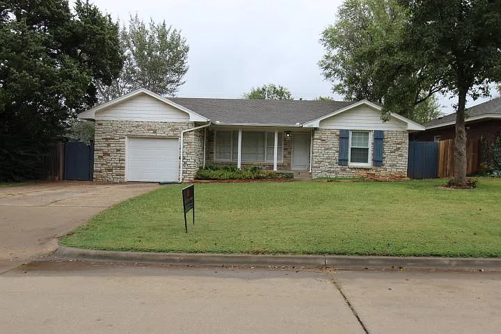 2436 Huntleigh Dr