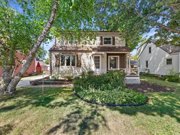 1085 S Calhoun ROAD, Brookfield, WI 53005