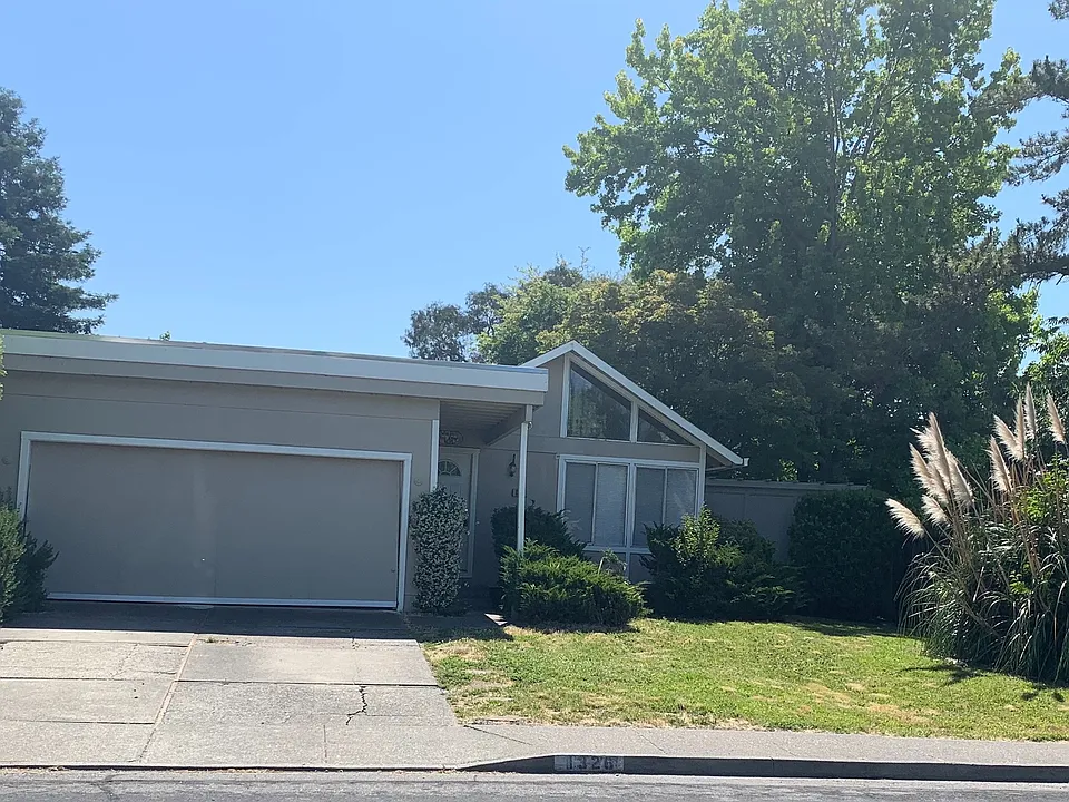 1326 Camino Coronado