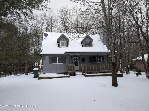 715 Country Place Dr, Tobyhanna, PA 18466