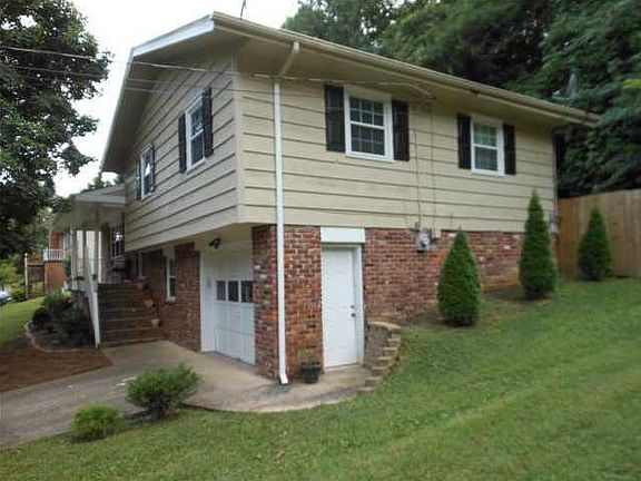 3rd image of 2825 Harbin Dr