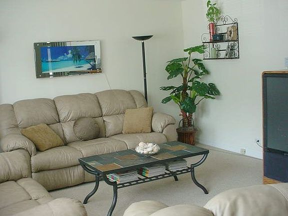 3rd image of 1721 Strawberry Ln