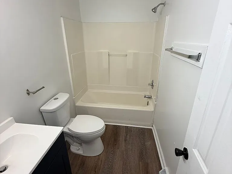 Lawrence Glen Apartments — Photo 42