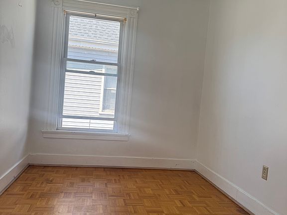 5th image of 281 Lloyd St #2