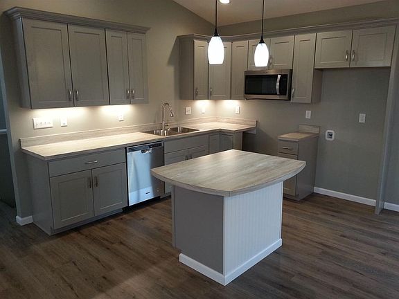 3rd image of 1939 Newbury Cir