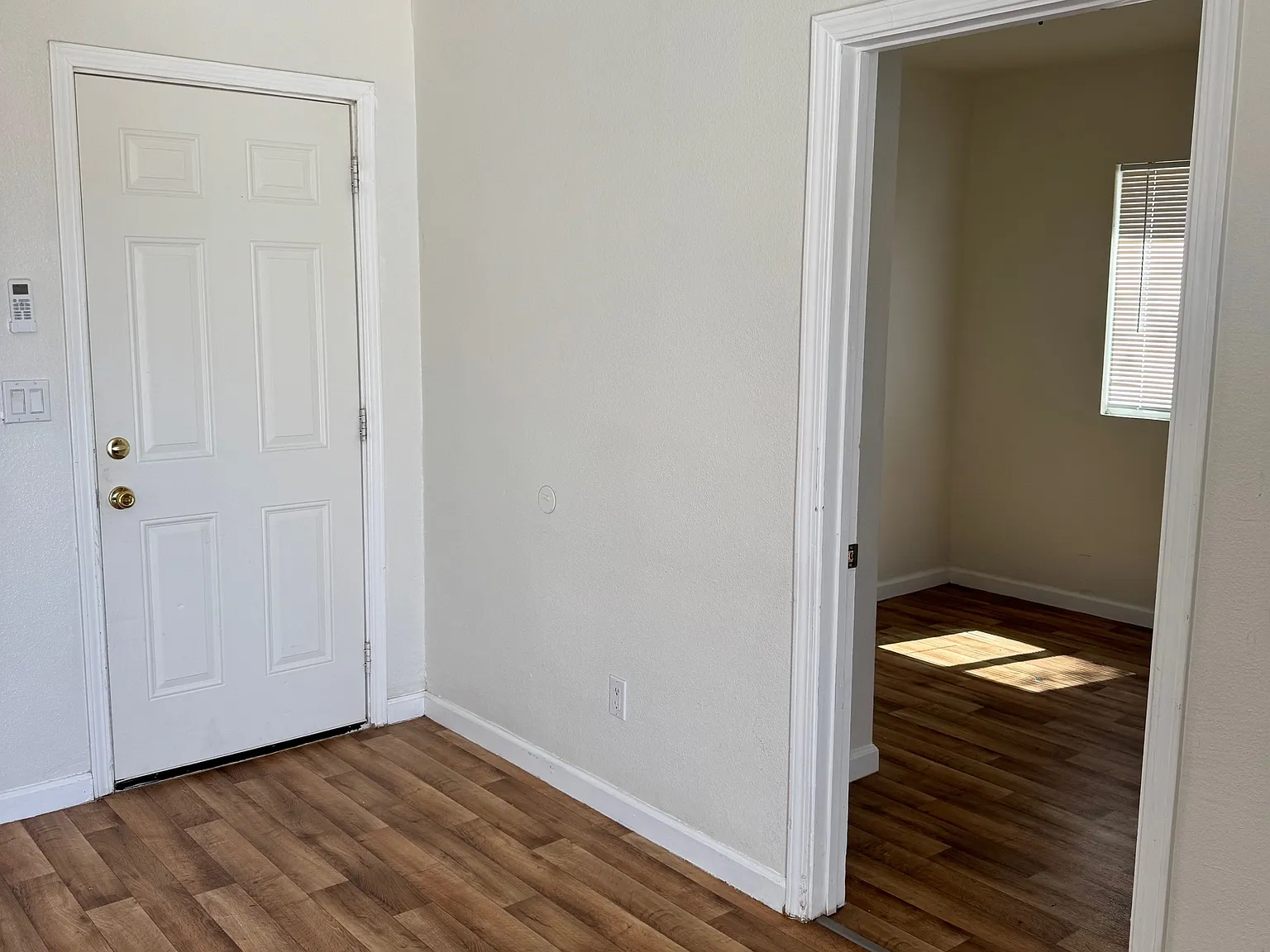 1 bed, 350 sqft, $900 — Photo 2
