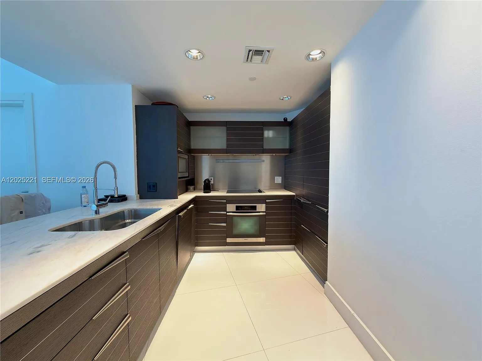 Epic West Condo — Photo 4