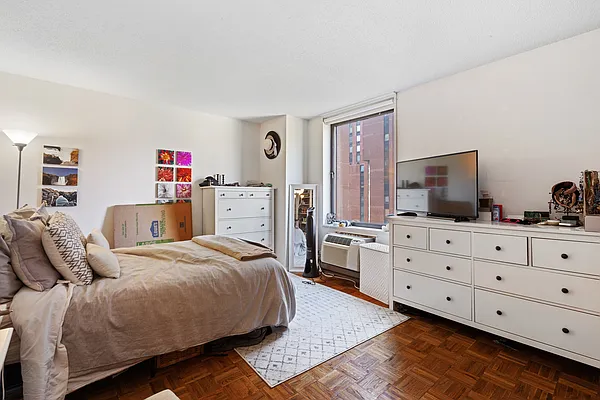 Rented by Douglas Elliman | media 8