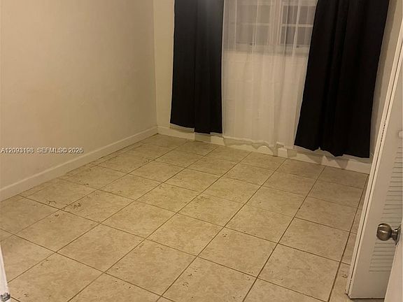 4th image of 1020 SW 5th St APT 4