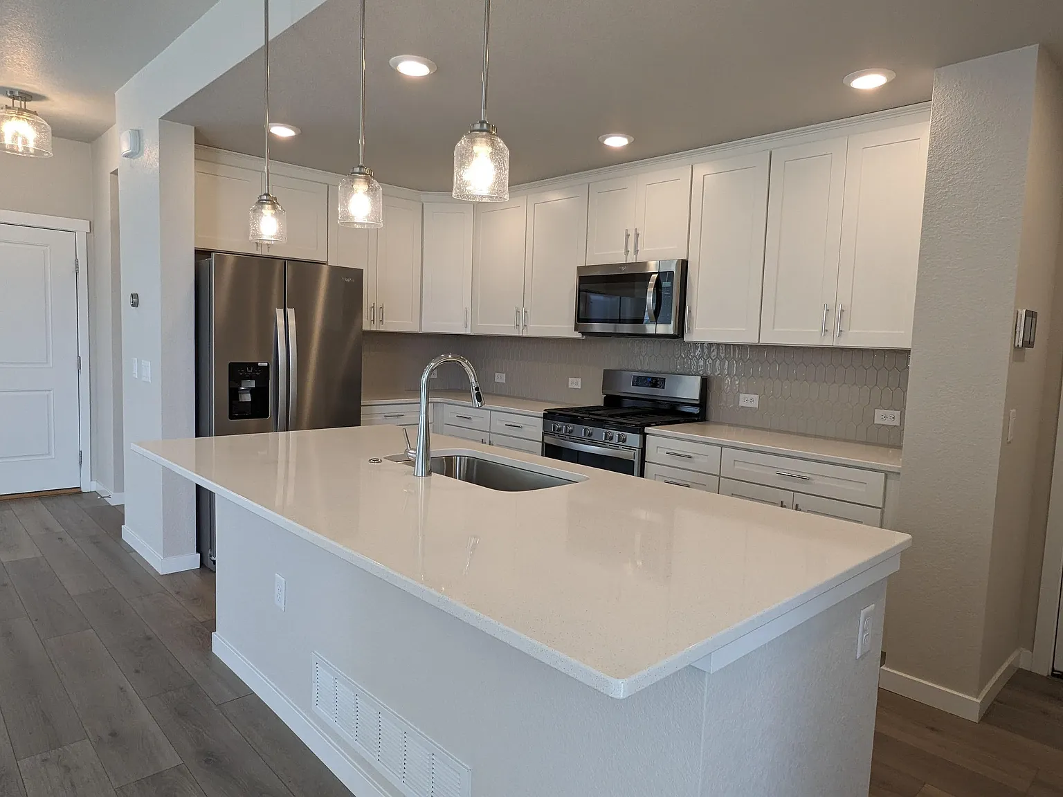 3 bed, 2.5 bath, 1701 sqft, $2,775 — Photo 3