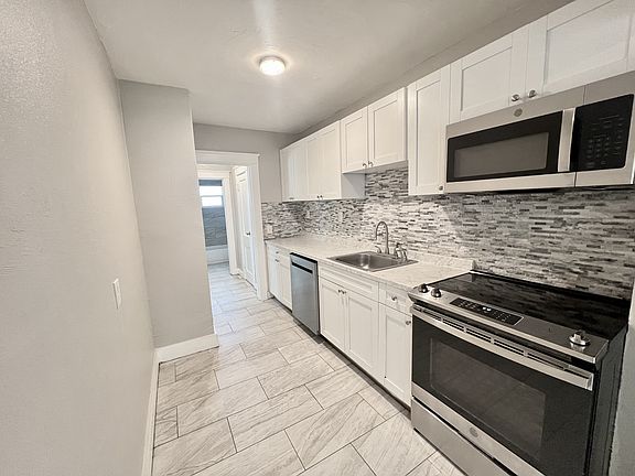 5th image of 1101 Drew St #1
