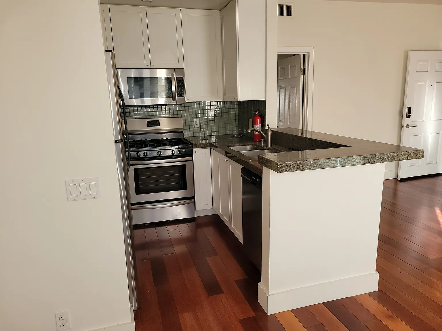 4835 Elmwood Avenue — Photo 2