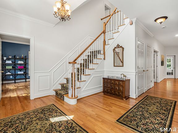 2nd image of 25 Hanover Fields Road