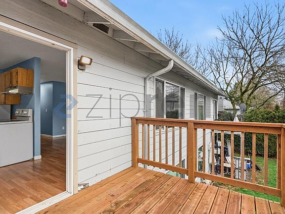 4th image of 11036 NE Wygant St #8