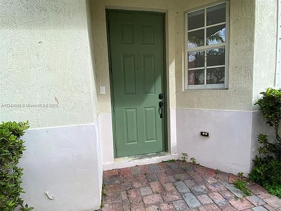 3rd image of 607 NE 21st Ter #607