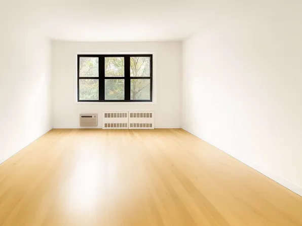 225 East 10th Street image 1 of 7