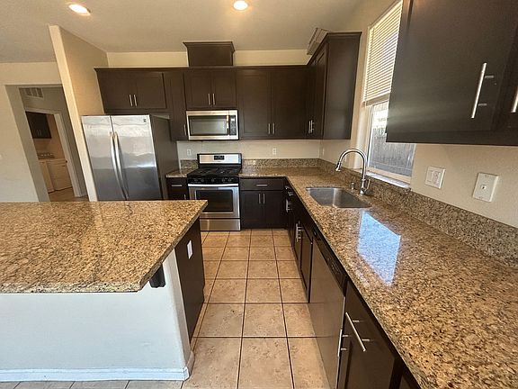 5th image of 518 Samuel Way