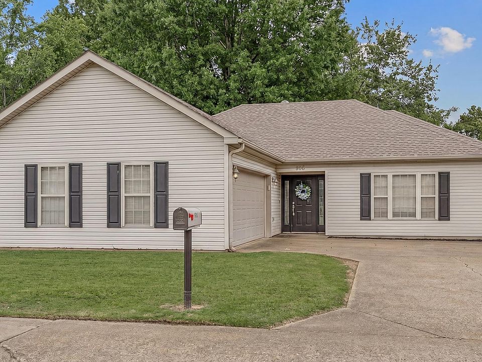 1st image of 900 Craighills Pl