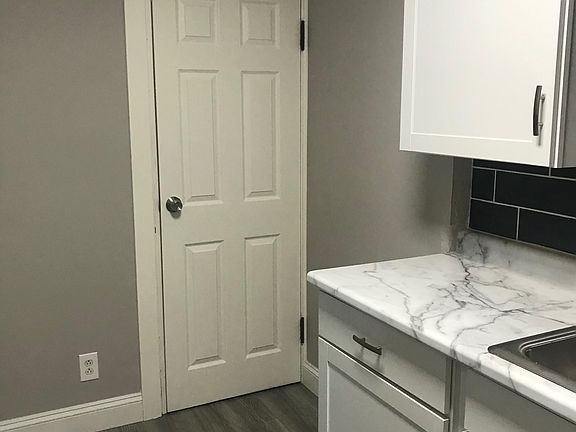 5th image of 102 Hartman St #102