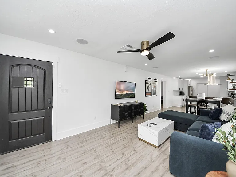 7003 Darien St — Photo 8