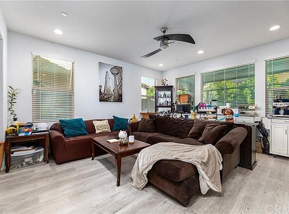 3rd image of 3205 E Lavender Dr