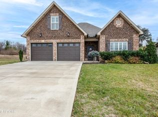 2324 Torrey Pines Dr, Maryville, TN 37801