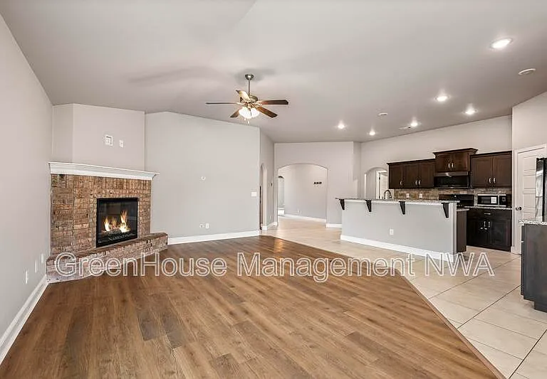 971 Redfree Dr — Photo 8